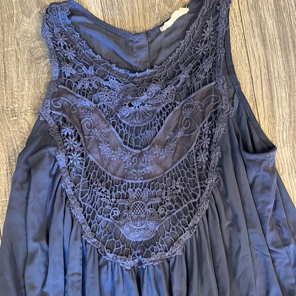 Altar’d state floral flowy embroidered top - Picture 2 of 10